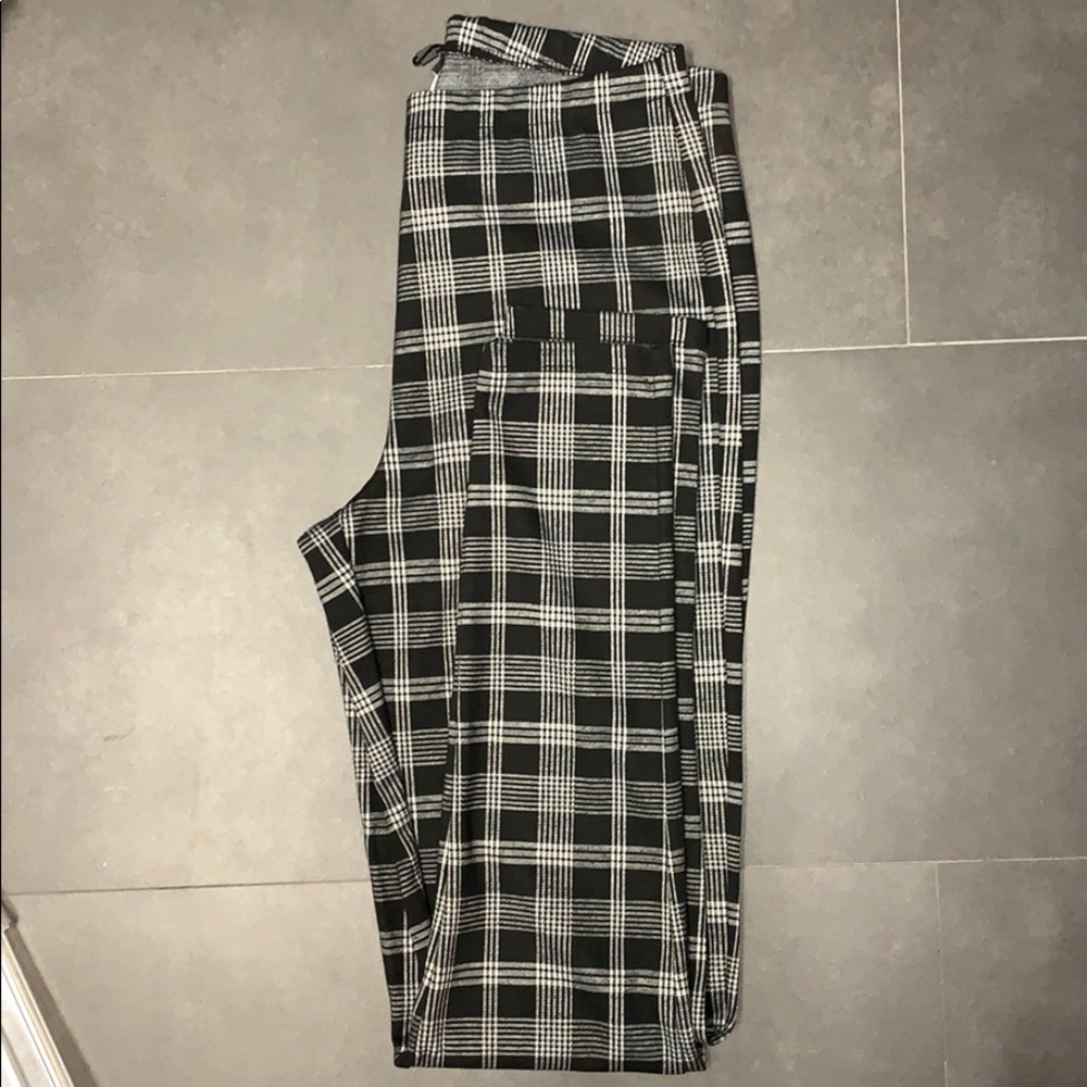 Express Black and White Plaid Legging Pants